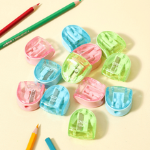 Deli 0524 Sacapuntas azul/rosa/amarillo sencillo con depósito caja exhibidora c/60 pzas